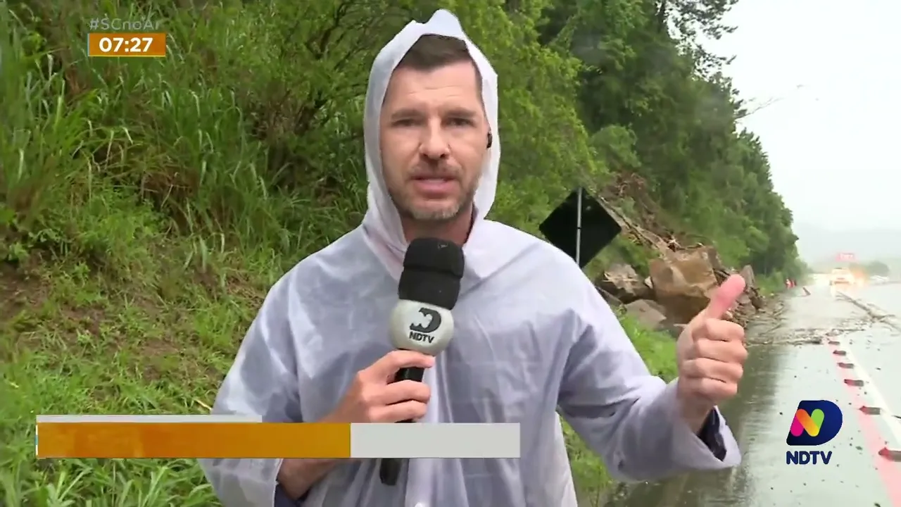 SC-401, em Florianópolis, é liberada após deslizamento