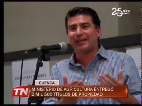 Ministro de Agricultura entregó 2 mil 500 títulos de propiedad