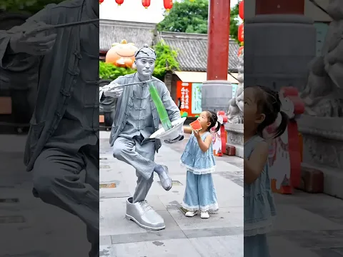 Girl Feeds the “Statue” Watermelon and Gets a Surprise! 🍉😂
