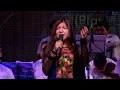 Alka Yagnik LIVE In Concert  • Aisi Deewangi..