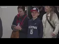 Fans create electric atmosphere at PeoplesBank Arena in Hartford as UConn men beat Texas