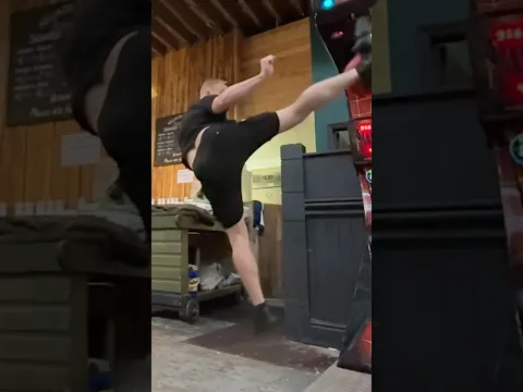 A Cheeky Tornado Kick on the Punch machine! Was a great day/night out with my Stunt Brothers 💪👊😁