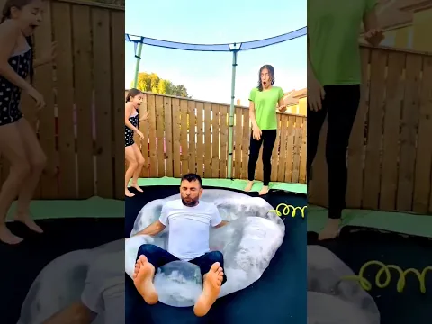 بالون الماء العملاق 😲🎈بابا ✅️😆عائلة ليان
