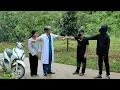 Lagu Doctor Kevin used his kindness to help a poor, single girl escape danger - Trieu Hanh TV