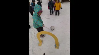 Зимові розваги Ігри зі снігом та естафети 