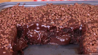 BOLO DE CHOCOLATE RÁPIDO E FÁCIL | JÁ SAI RECHEADO DE BRIGADEIRO