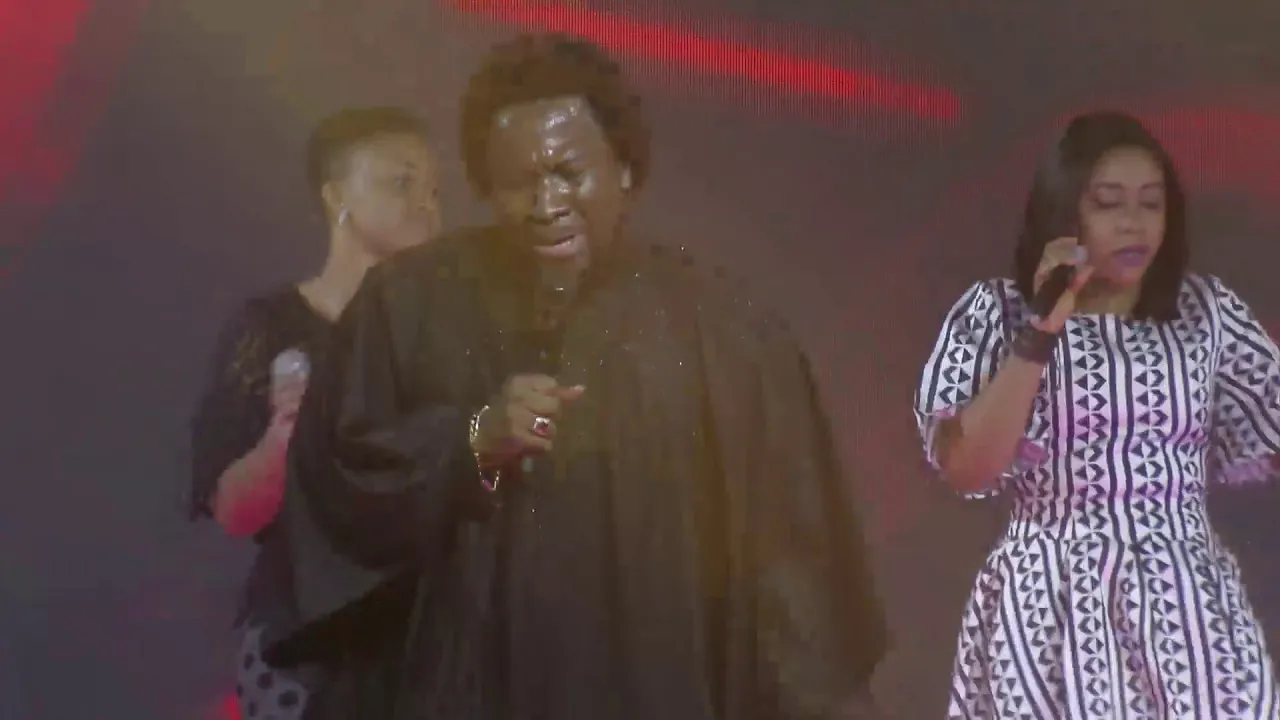 Sonnie Badu's Powerful Ministration at Voltage 2018 - COZA