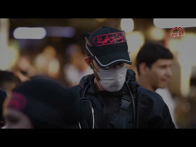 ⁣شبابٌ بثوب الرحمة يخدمون عزاء الطفاطباءٌ في طريق الحسين
