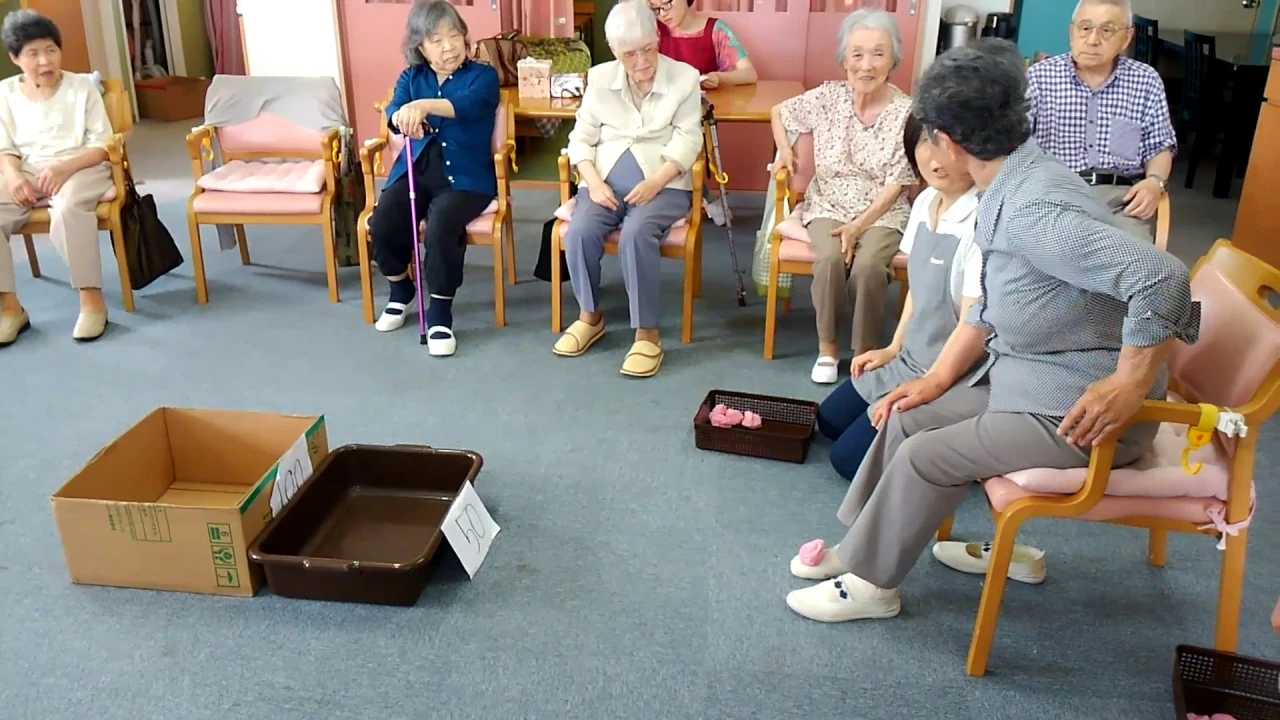 【高齢者の方向け】大人数で楽しめる！盛り上がるレクリエーションをご紹介