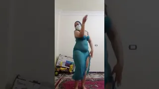 شــرــمــوــطـ ـة ترقص بقميص نوم شفاف رقص بلدي 