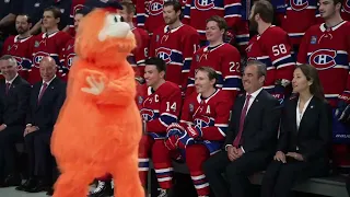 Youppi At The Team Photo 