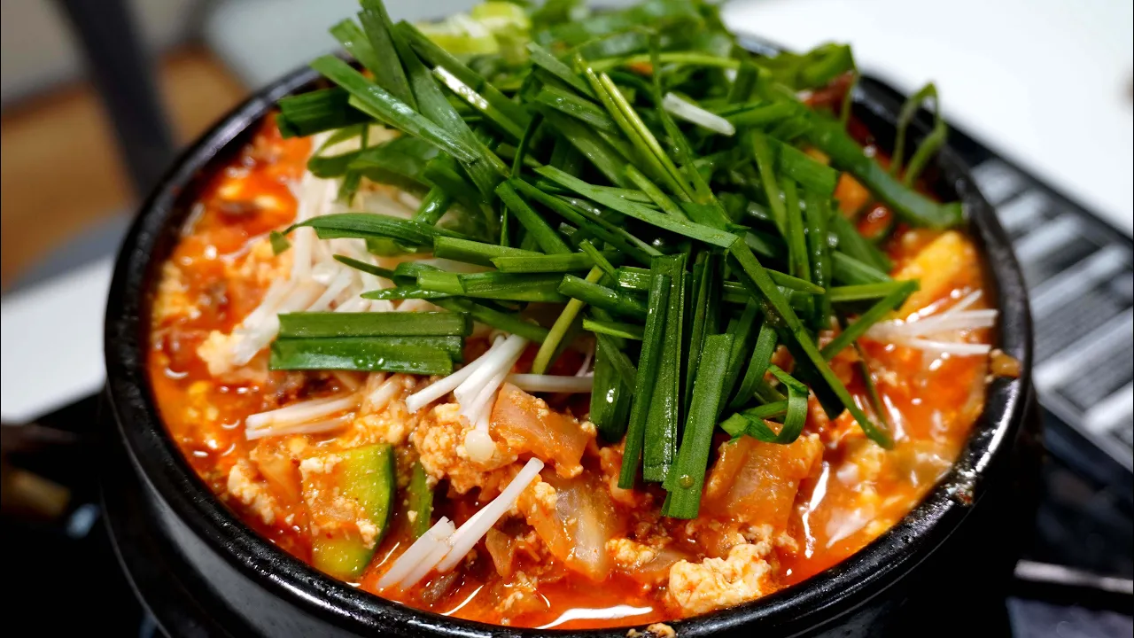 물 한 방울 안 넣고 만드는 된장찌개 (진짜로 살 빠짐) Thumbnail