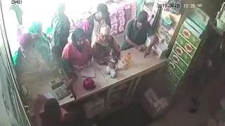 تحرش جنسي فى محل بقالة 