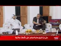 علي بن شيخ يعزم ضيوف المجلس علي حلويات وشاي جزائري