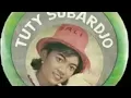 Download Lagu Tuty Subardjo _ Kuberjalan Sendiri