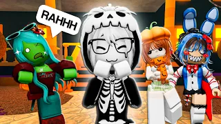 THE GAL PALS PLAY HALLOWEEN MM2