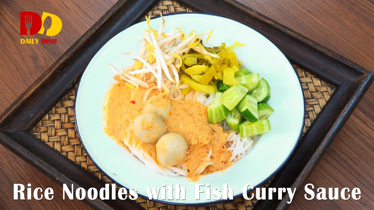 Rice Noodles with Fish Curry Sauce (Thai Food)    Kanom Jeen Nam Ya