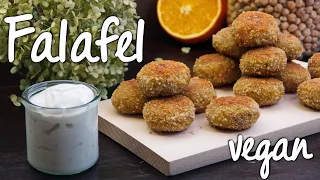 Heute zeigen Mara und ich euch wie man sich extrem schnell köstliche und gesunde Falafel selber mach. 