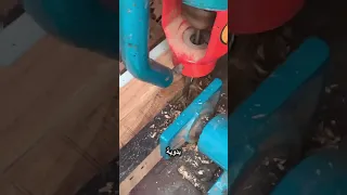 لقد بنى مقعد ا بيديه العاريتين لكن الجميع ضحكوا عليه 