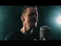 Rock singer performs I Will Always Love You.