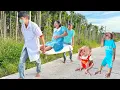 Download Lagu Cutis \u0026 baby monkey confused worried when Mom shows signs labor , please pray for us🙏