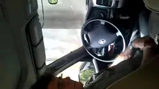 شنیدن تصنیف زبان آتش توسط محمدرضا شجریان پس از میکس نهایی در ماشین 