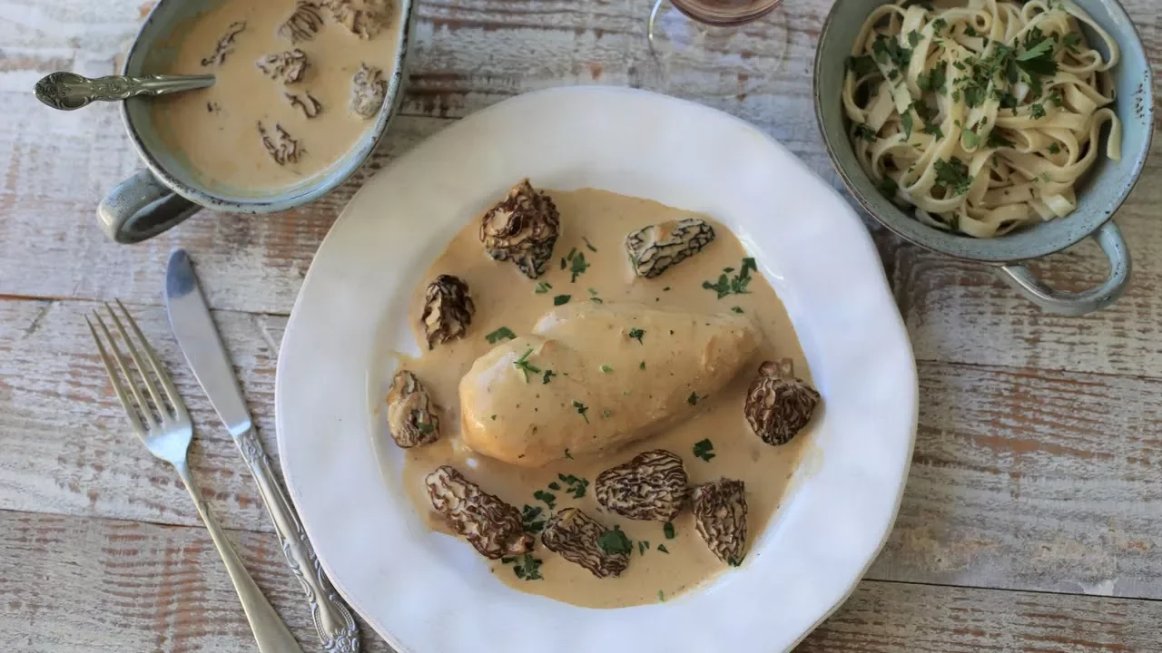 Hi guys! Today I am sharing with you my recipe for these amazing chicken mushroom vol au vent. This . 