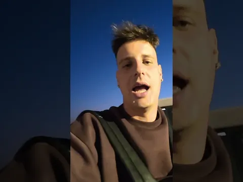 Papà Mike prende il suo primo volo in aereo per l'Egitto! #shorts