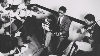 كم ملأنا زورق الليـل حنينا و تلاقينا فيه حينا فحينا 