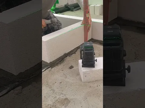 Первый ряд на раствор, потом клей