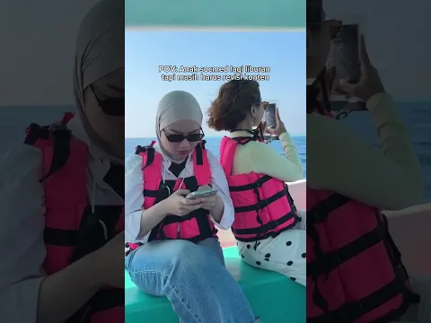 Cuti sih udah approved, tapi revisi dan bikin konten tetap dilakuin walaupun lagi di tengah laut!