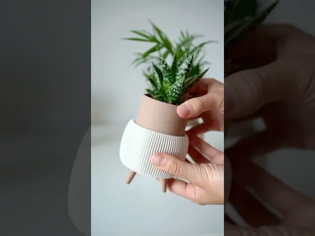 THALOR planter with legs video thumbnail