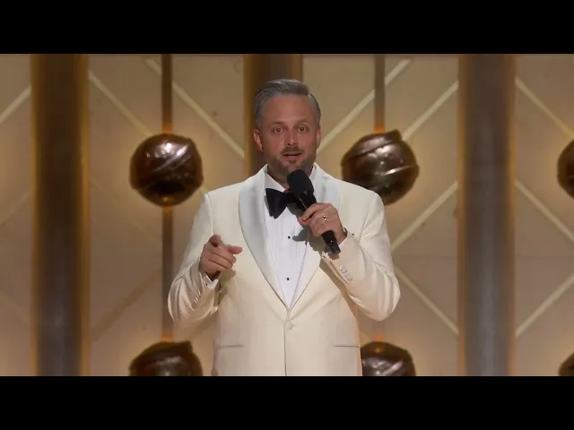 Golden Globes 2025 | Nate Bargatze presenta il premio come miglior comico in televisione