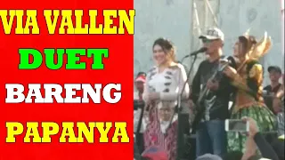 Download Via Vallen Duet Bareng Papa Arifin di Kampung Halamannya MP3