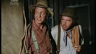 Filme A Gangue em Apuros 1975 - Início do clássico dublado