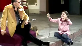 مقطع من مسرحية هالة حبيبتي 