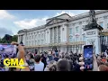 Download Lagu 'God Save the Queen' sang outside Buckingham Palace after Queen Elizabeth II's death l GMA