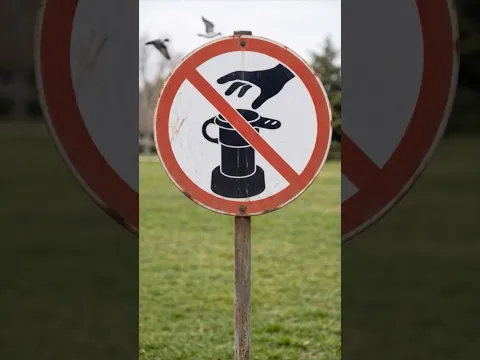 Nunca le hagas caso a un cartel de 'prohibido' 🚫  #comedia #fail #humor #funny  #pov #comedy