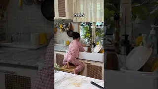 بنوته ماشاء الله تبارك الله جميله و حلوه من كانت صغيره و هي تساعد امها تغسل مواعين مواااح 