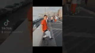 يا دنيا مش عارف اميز دندنها