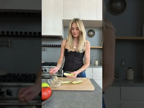Hot girls love pickles! Find the recipe in the description 🥒