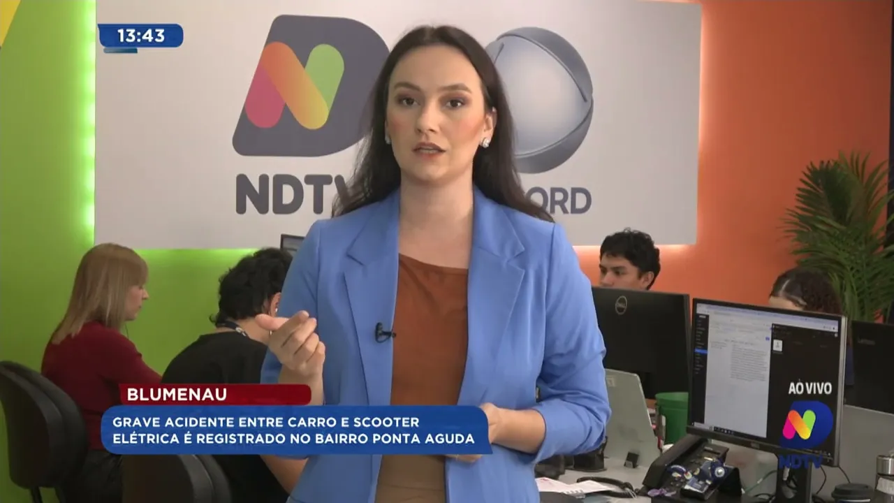 Grave acidente entre carro e scooter elétrica é registrado no bairro Ponta Aguda