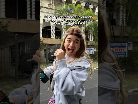 AQUELA AMIGA QUE TE ELOGIA E TE XINGA LOGO DEPOIS 😹