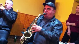 dan stoichina u0026 traian jorz u0026 cristi de la siroca craciun 2013 la godeanu mehedinti