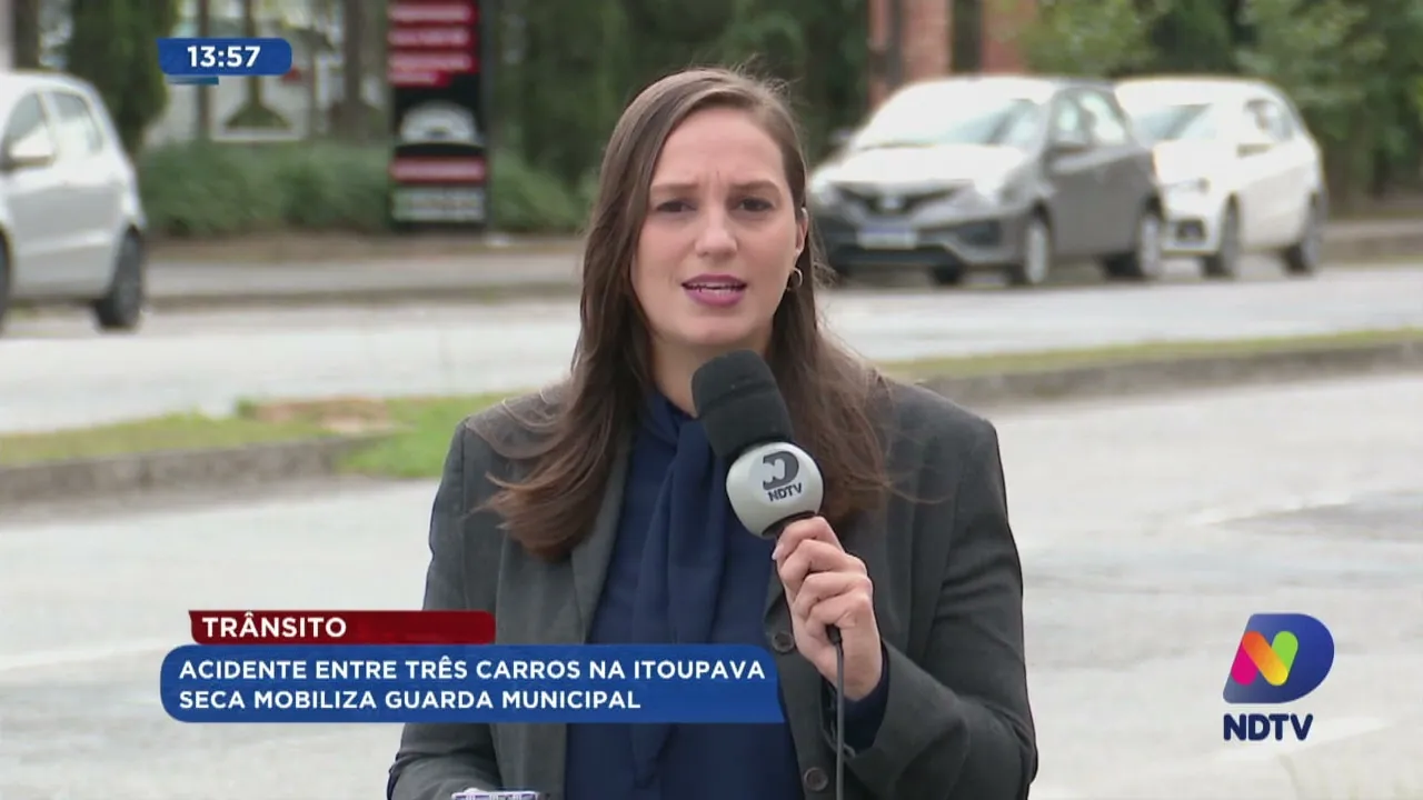 Trânsito: acidente entre três carros na Itoupava Seca mobiliza Guarda Municipal