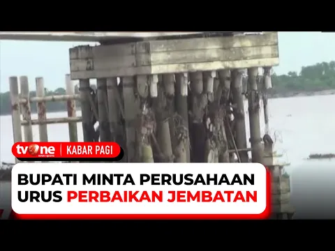 Dua Tiang Penyangga Jembatan Patah Dihantam Kapal di Rokan Hilir