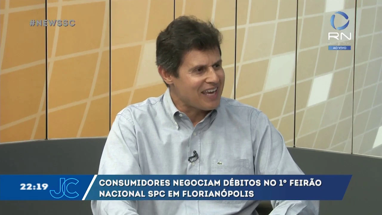 Consumidores negociam débitos no 1º Feirão Nacional SPC em Florianópolis