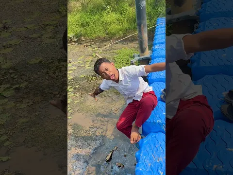 Bisa menirukan suara air sungai kotor banget dan kotak mbg