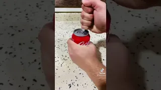 طريقة جديدة لفتح كانز البيبسي بكل سهولة Shorts Like Lifehacks Fyp 