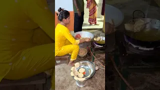 জন্মাষ্টমীর দিন মন্দিরে গিয়ে ছোটো ছোটো বাচ্চাদের সঙ্গে অনেক মজা করলাম ।।